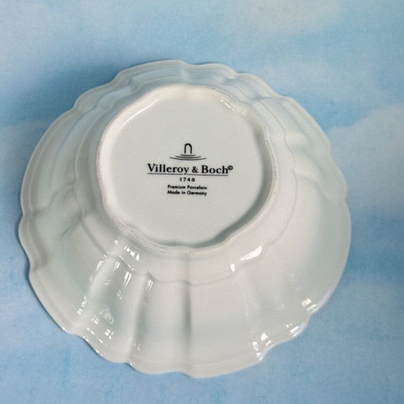 VILLEROY & BOCH Porcelain Serving Bowl FRENCH GARDEN Fluted Scalloped Germany A - Picture 3 of 5